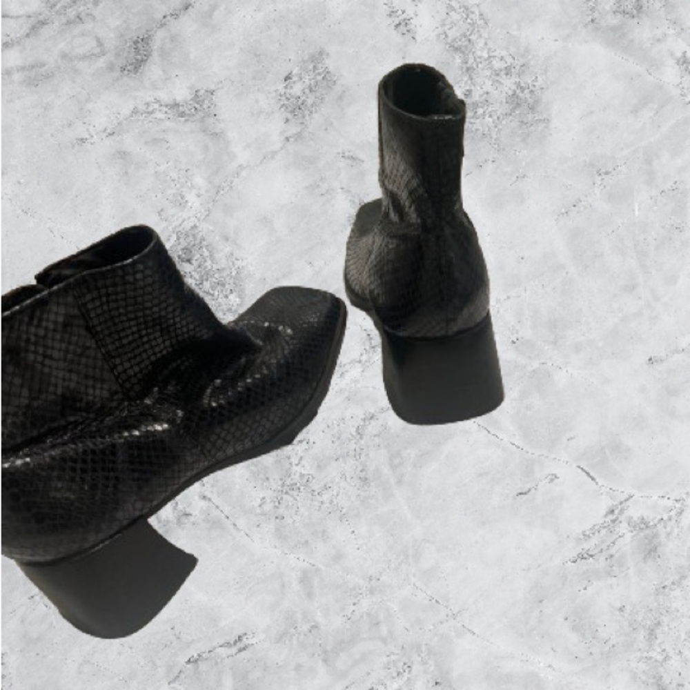 Black Leather Snakeskin Patterned, Square Toed, A… - image 4